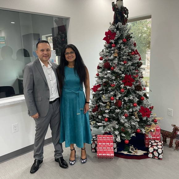 LIVE SHOWS NOV 20 3pm White House Black Market Women'Black join Stephen y Delia - Picture 3 of 6